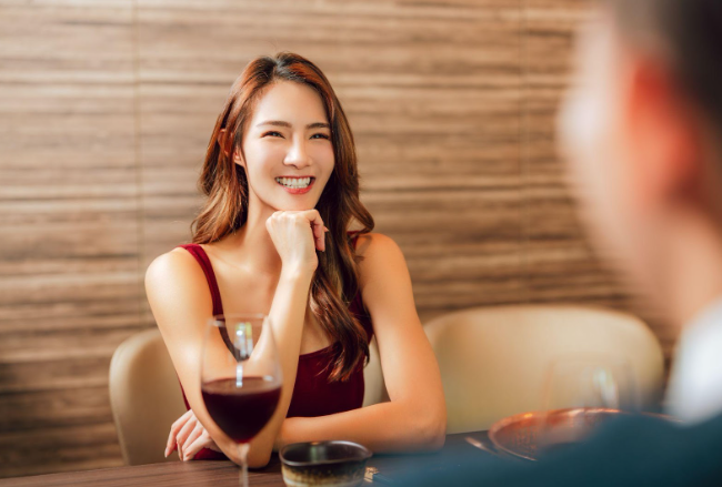 【最新版】ギャラ飲みとは?サービス内容・相場や・注意点など徹底解説| patoが運営する心を動かすエンタメでワクワクする未来を作るメディア